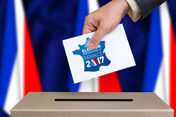 Другий тур президентських виборів у Франції вже стартував на двох островах
