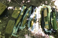 Спецслужби виявили в столиці схованку з гранатометами