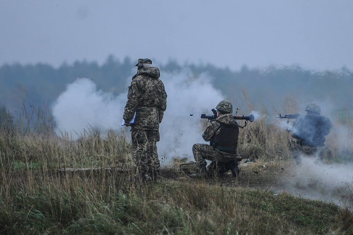 Бойовики обстріляли сили АТО з танку, українські бійці відповіли вогнем з гранатометів
