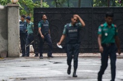 Двоє бойовиків підірвали себе під час рейду поліції в Бангладеш 