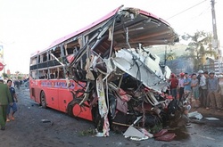 У В’єтнамі вантажівка влетіла в автобус: загинули 12 людей, поранені ще 33