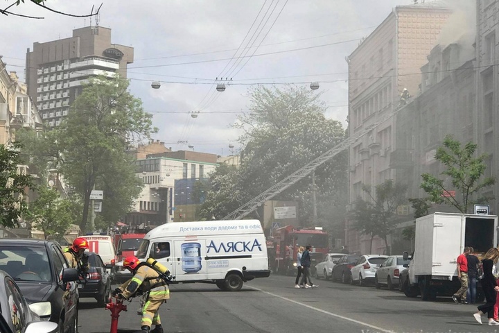 У центрі Києва загорівся хостел
