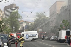 На вулиці Симона Петлюри загорівся хостел