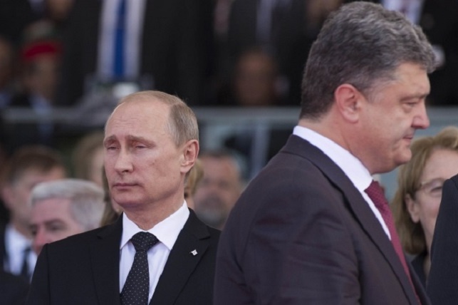 Путін привітав громадян України з річницею Перемоги, проігнорувавши Порошенка