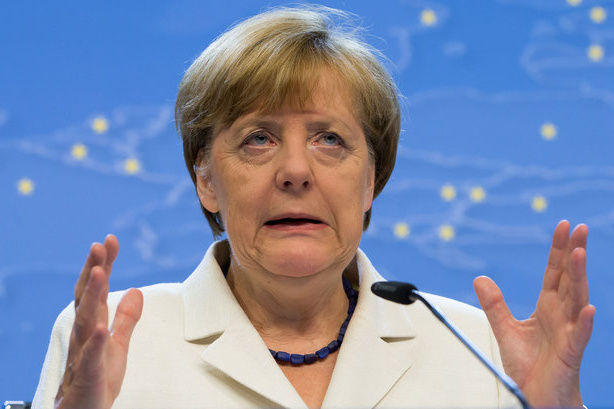 Вибори у Франції: Меркель назвала перемогу Макрона «ефектною»