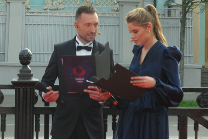 Коментатор «Євробачення» Тетяна Терехова вразила спокусливою сукнею на червоній доріжці
