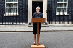 Прем'єр Британії пообіцяла втричі скоротити кількість мігрантів до країни