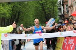 Українці - брати Бабарики тріумфували на марафоні в Німеччині