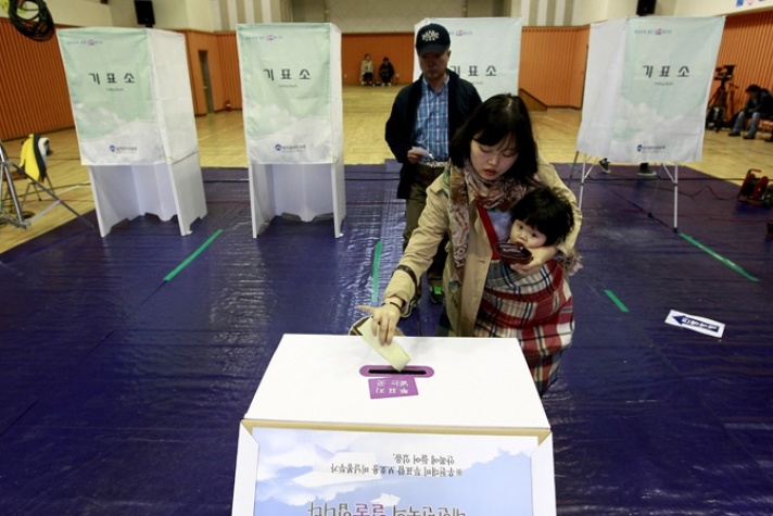 У Південній Кореї стартували дострокові президентські вибори