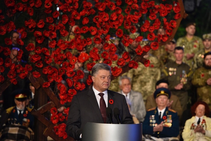 Україна не буде зрікатися своєї вагомої частки в подоланні нацизму, - Порошенко
