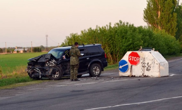 На Донеччині п'яний водій розбив авто, намагаючись прорватись через блокпост