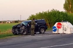 На блокпосту «Дніпро» нетверезий водій скоїв ДТП, протаранивши залізобетонний блок