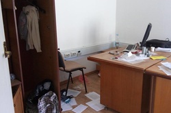 Оприлюднено фото розгромленого у Києві офісу ОУН