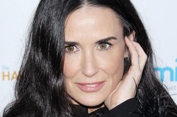 На Деми Мур подали в суд, обвинив актрису в смерти человека