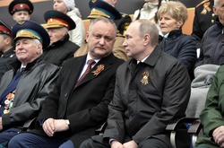 Додон не даремно з’їздив до Путіна на парад: РФ дозволила поставки молдавських вин