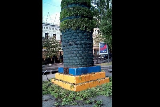 У Києві зруйнували інсталяцію на місці пам’ятника Леніну