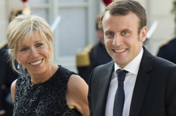 Эммануэль Макрон с женой Бриджит Тронье