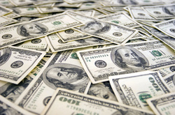 Бурштинова справа: вилучені у підозрюваного $120 тис. магічним чином «легалізувались» в е-декларації