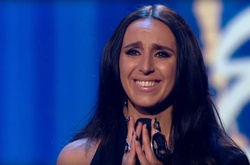 Прозрачная вышиванка, джинсы и новый трек: Джамала спела I Believe In U