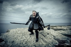 «Гра престолів» та «Вікінги». Cімейна фотосесія перетворилася на збірник образів із культових серіалів