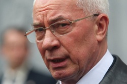 Накипіло: Азаров виплеснув образу на критиків своєї української мови