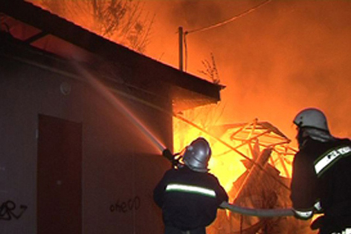 Страшна пожежа на Прикарпатті: згоріли жінка і двоє дітей