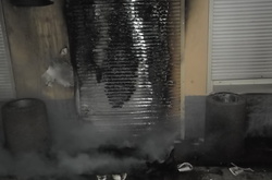 Пошкоджені двері в офісі партії