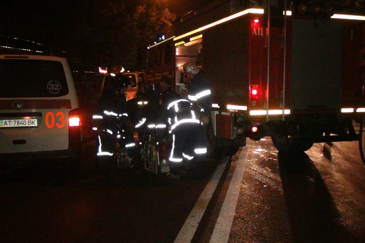 Автівка в’їхала у вантажівку: дві людини загинуло в ДТП на Івано-Франківщині