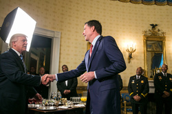 Wikileaks оголосила полювання за записами розмов Трампа і звільненого глави ФБР