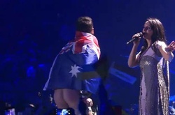 Віталій Седюк вибіг на сцену та показав сідниці під час виступу Джамали