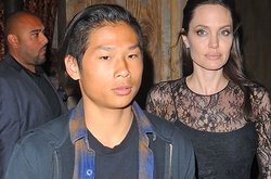 Анджелина Джоли отпраздновала День матери с сыном Паксом в ресторане Лос-Анджелеса