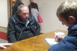 Суд відмовився обирати запобіжний захід активісту, побитому в мерії Дніпра