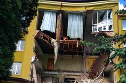 Рятувальники розбирають завали коледжу в Коломиї