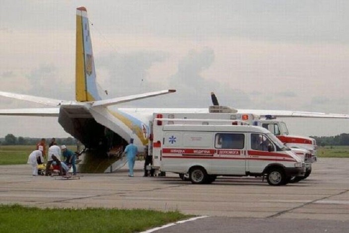 До Львова з Дніпра прибув літак із 11 пораненими бійцями АТО 