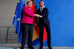Перша зустріч Еммануеля Макрона з Ангелою Меркель. Фотогалерея