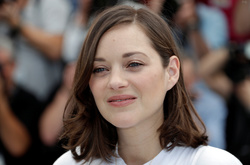 Марион Котийяр удивила выбором наряда в Каннах