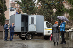 У Києві з автозаку втік злочинець, на волі він пробув півтори години