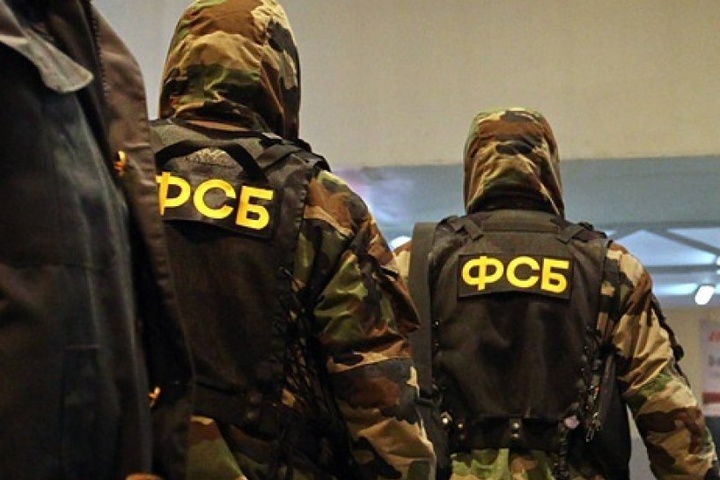 ФСБшники затримують кримських татар у роковини депортації
