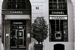 Для тех, у кого денег куры не клюют: Chanel выпустил бумеранг за $1500