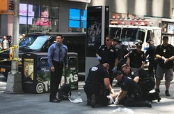 Місце події у Нью-Йорку, де автомобіль врізався у перехожих