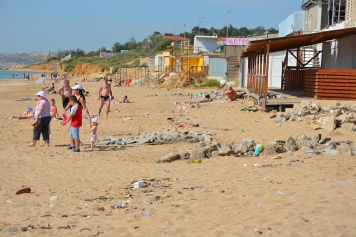 Окупанти визнали: тепер у Севастополі жодний пляж не придатний для користування
