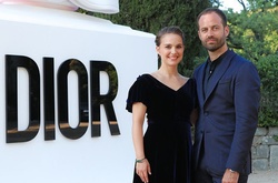 Натали Портман впервые вышла в свет после вторых родов