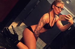 Что происходит за кулисами. Откровенные селфи стриптизерш