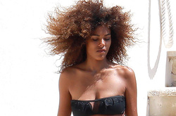 Юная подруга Венсана Касселя показала точеную фигуру в Каннах