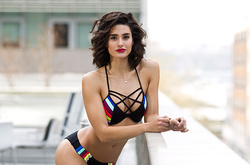 Соцсети в восторге: дочь Ван Дамма повторила знаменитый шпагат отца