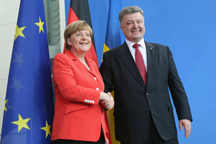 Сьогодні Порошенко проведе перемовини з Меркель у Німеччині