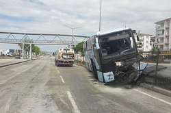 Автобус, що потрапив в аварію