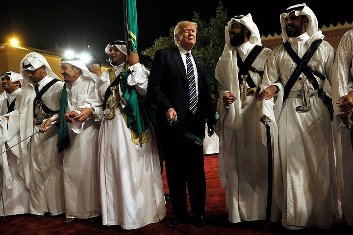 Трамп станцював «танець мечів» під час візиту в Саудівську Аравію