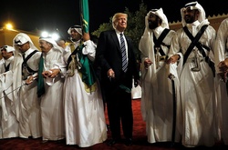 Трамп під час візиту до Саудівської Аравії