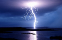 Блискавка вбила рибалку на березі річки в Миколаївській області